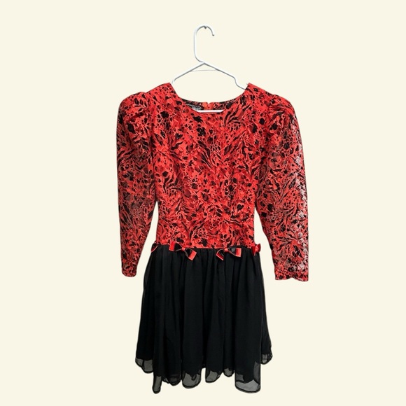 mister noah Dresses & Skirts - Vintage Red and Black Lace Midi Dress